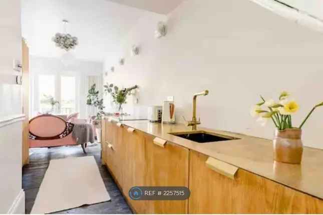 Terraced House to Rent in London E5