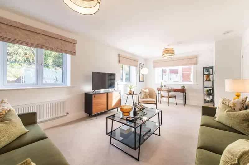 Four Double Bedroom Home with Carport and Parking