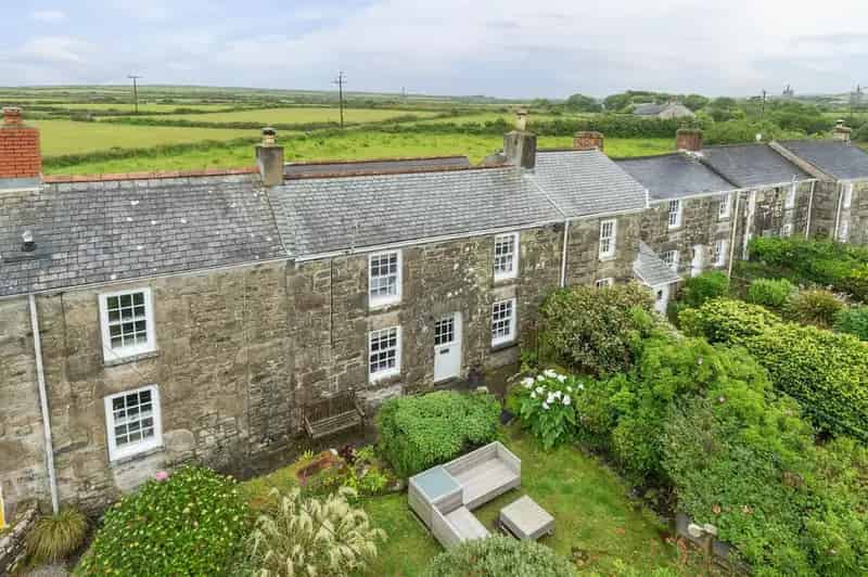 2 Bed Grade II Listed Cottage Pendeen Cornwall