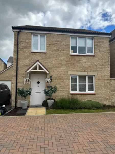 4 Bed Detached House with Ensuite, Garage & Disabled Access