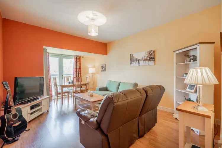 2-Bedroom Canal-Side Apartment near Clydebank