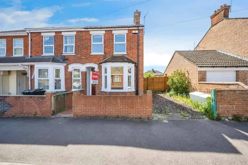 3 Bedroom Semi-Detached House for Sale Queens Park