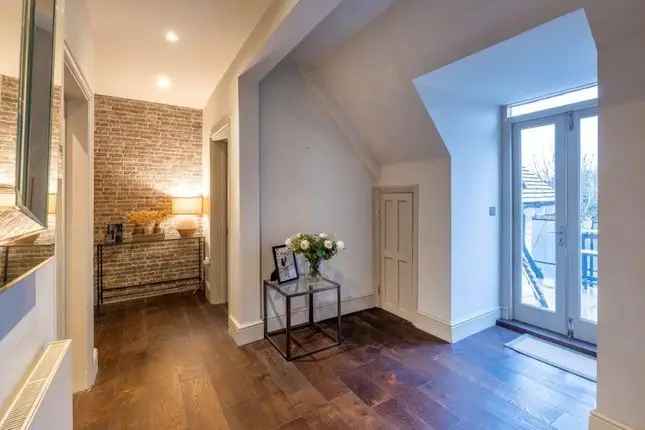 Flat for sale in Eton Avenue, Belsize Park, London NW3