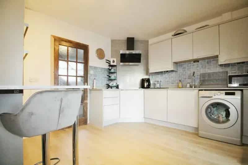 3 Bedroom Semi Detached House Alderley Edge Cheshire