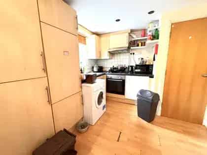 2 Bedroom Flat Cardiff City Road Available Now