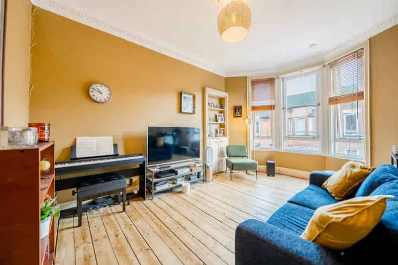 Shawlands One Bedroom Apartment - Gas CH - Top Floor