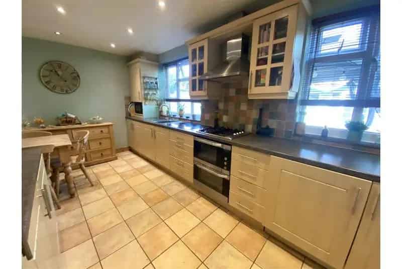 3 Bed Semi-Detached House For Sale Shrewsbury
