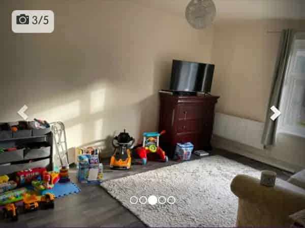 Homely 1st Floor Flat with Ample Storage and Shared Garden