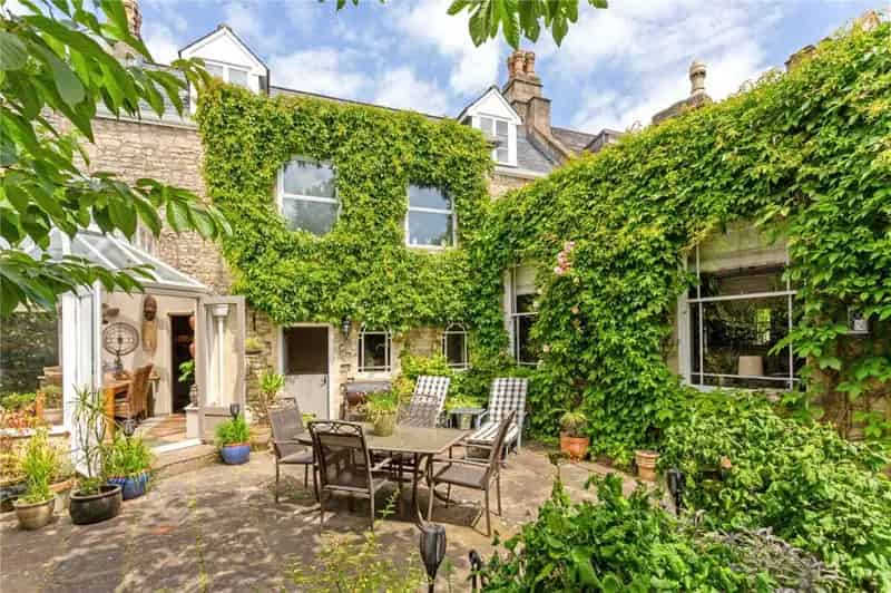 5 Bedroom Semi-Detached House for Sale