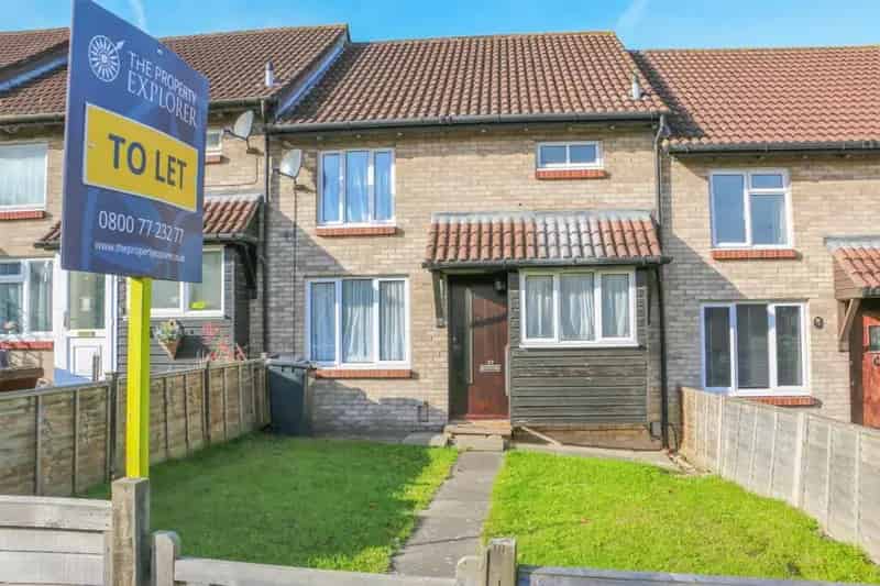 1 Bedroom Detached House Near Train Station