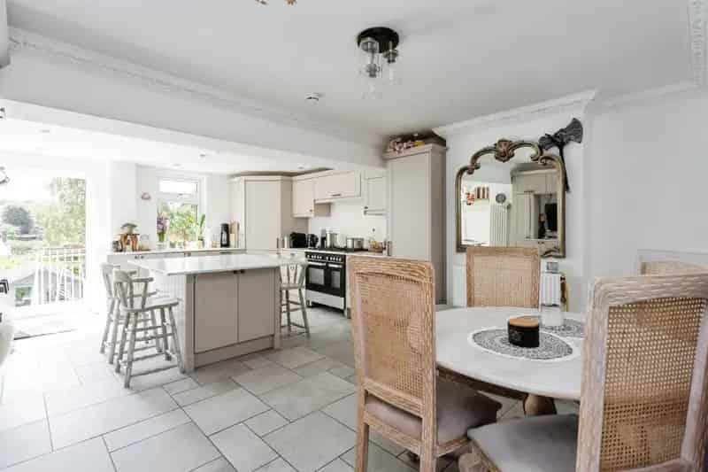 Five Bedroom House near Haywards Heath Town Centre