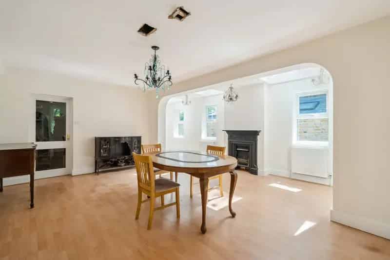 5 Bedroom Victorian Semi-Detached House Wimbledon