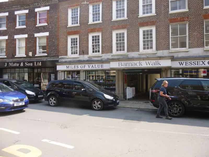 Town Centre Lock Up Shop Agency Ref 2078