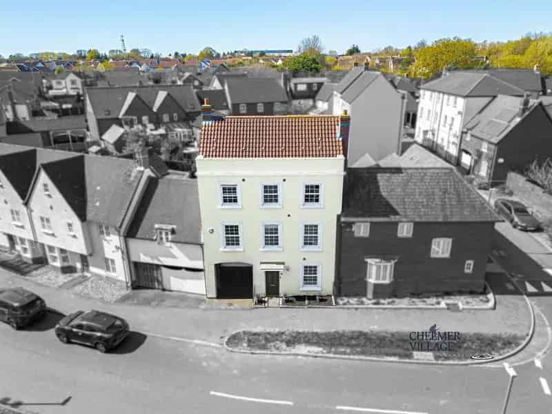 5 Bedroom Townhouse for Sale
