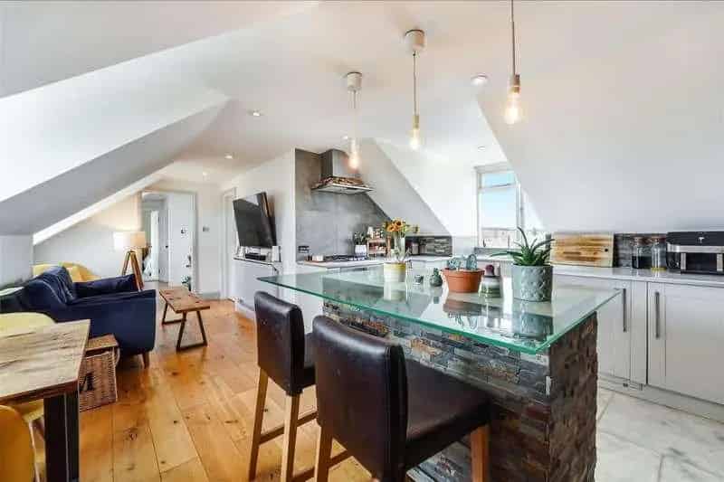2 Bed Flat for Sale near Colliers Wood Tooting Broadway
