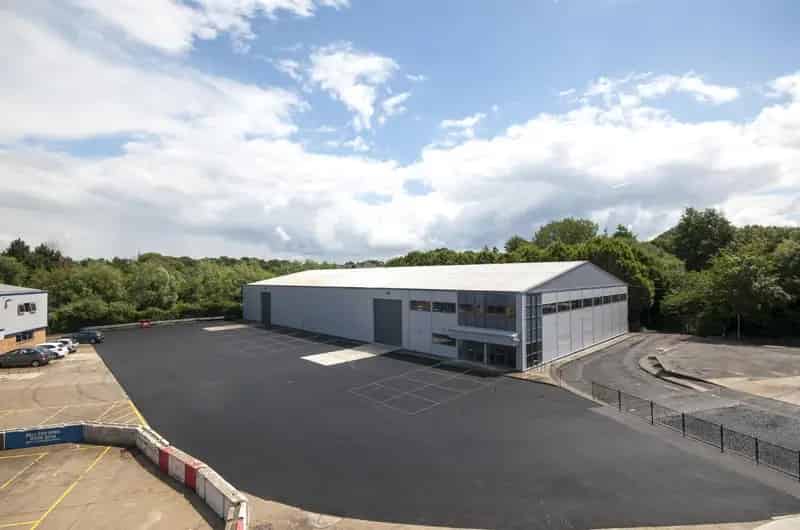 Industrial Warehouse Unit For Lease Modern Steel Frame Construction
