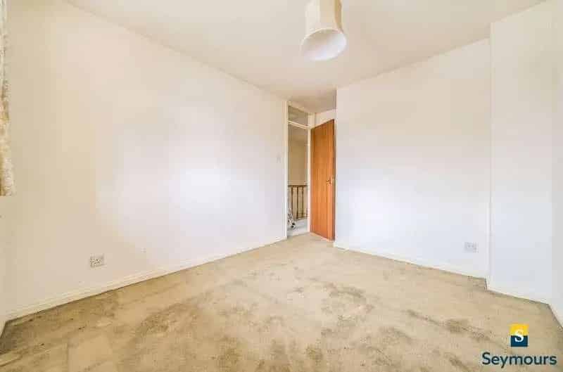 3 Bed House for Sale Near Whitmoor Common Guildford