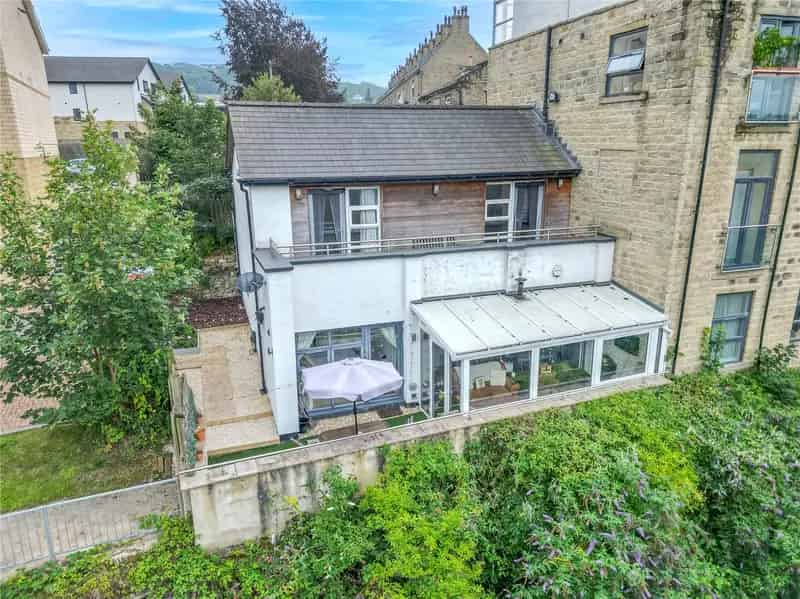 Unique Two Double Bedroom Apartment with Ensuite and River Views