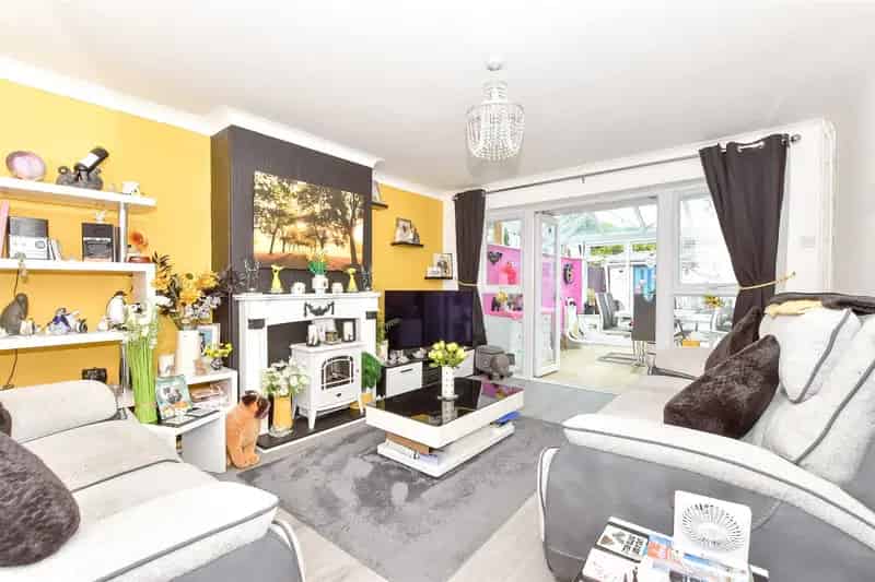 2 Bedroom Chalet Bungalow for Sale