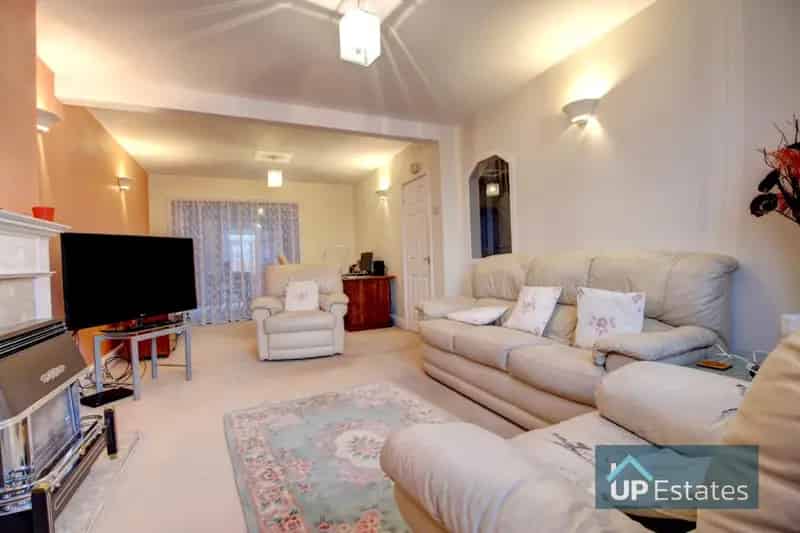 3 Bedroom End Terrace House to Rent - No Forward Chain