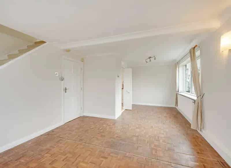 Flat For Sale , Kent Avenue, London, England