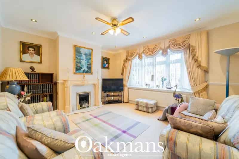 9 Bedroom Detached House for Sale