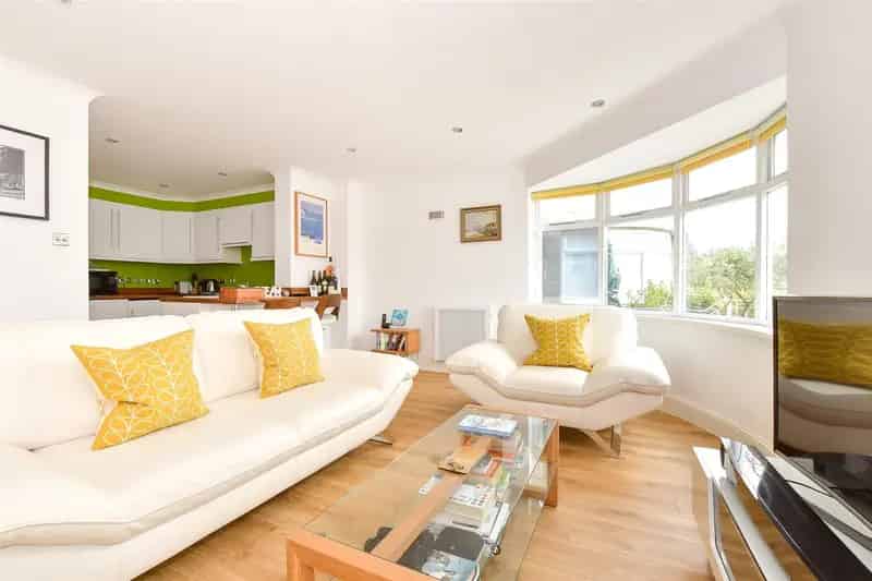 2 Bedroom Flat for Sale in Ventnor