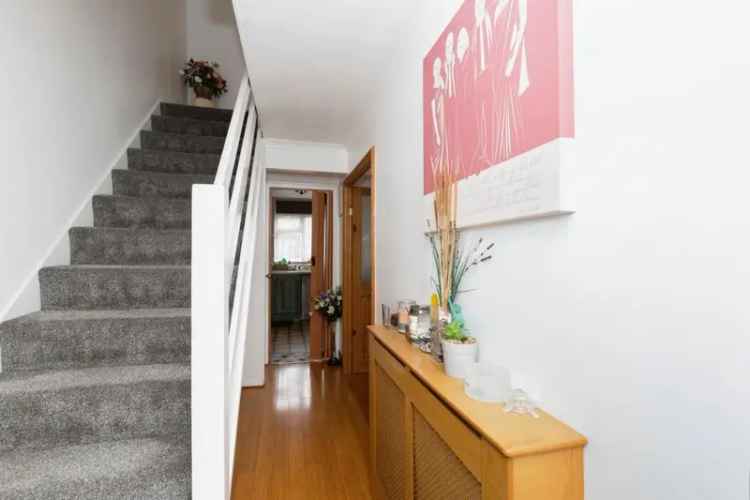 Three Bedroom House with Garage Near Barkingside Station