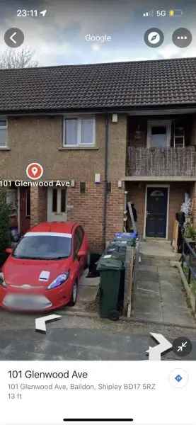 2 Bedroom Flat Baildon Near Roberts Park and Titus Salt School