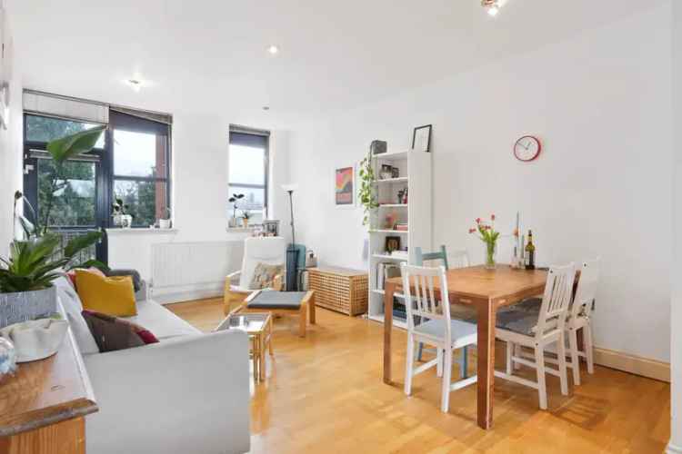3 Bedroom Apartment Near Victoria Park London