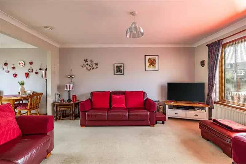 3 Bed Terraced House Near Town Centre