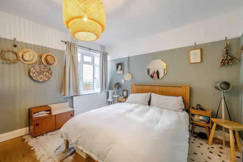 Chestnut Road Property: Convenient London Location Near Parks and Amenities