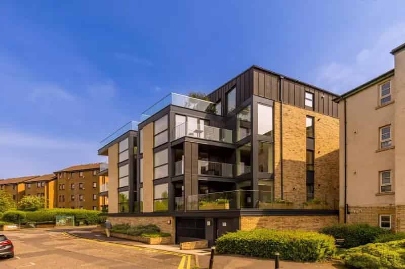 2 Bedroom Flat for Sale in Canonmills Edinburgh