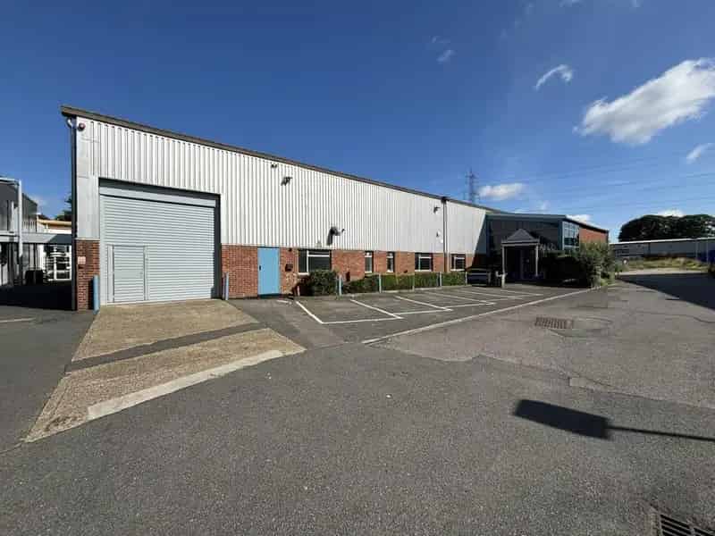 Detached Warehouse For Lease Refurbished With Parking