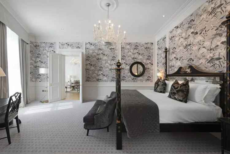 Luxury 3-Bedroom Apartment near South Kensington