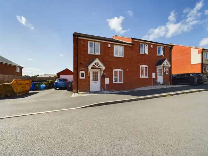 3 Bedroom House for Sale Skylark Estate Modern Family Home
