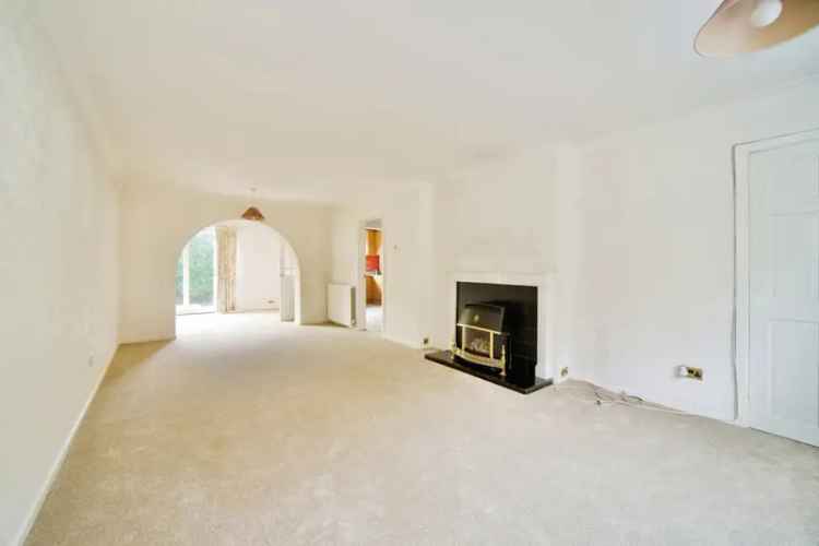 House For Sale in Church Road, Hertsmere, England