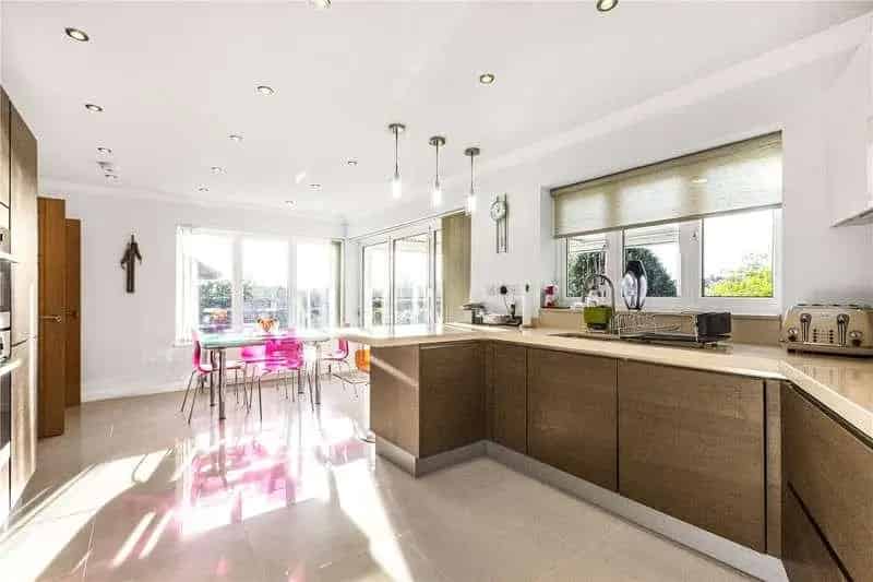 4 bed house for sale