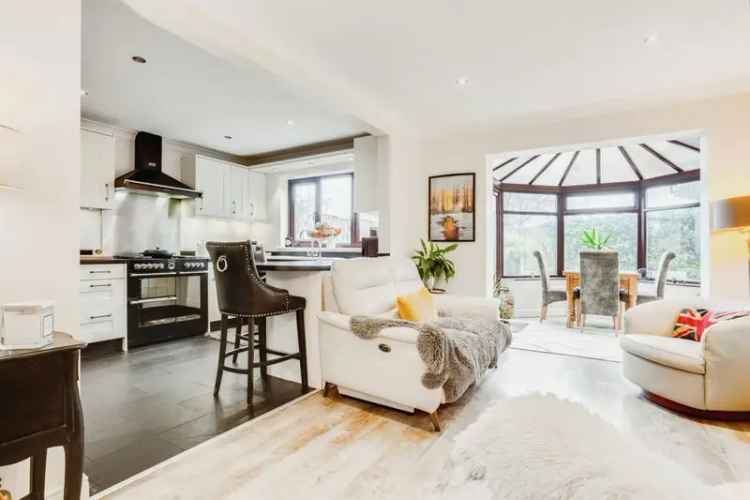 Four Bedroom Detached Family Home Lofthouse