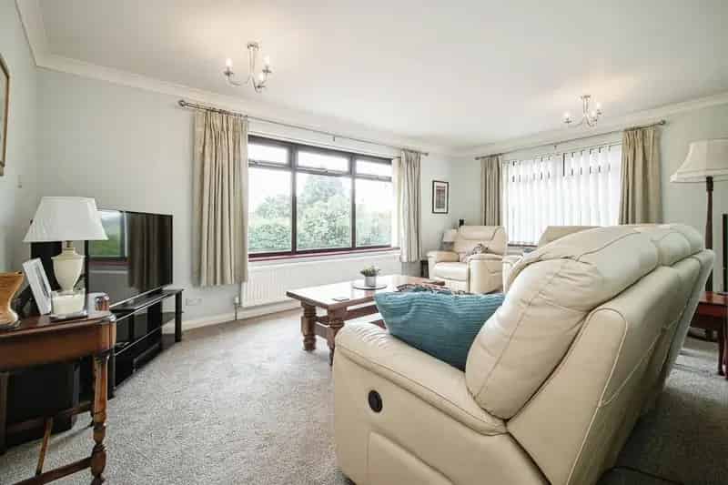 5 Bedroom Detached House with Annexe and 1 Acre Plot