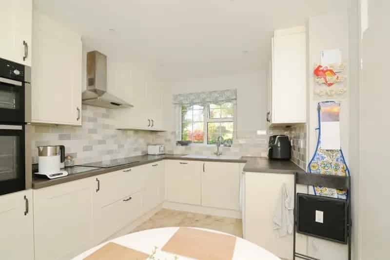 Three Bedroom Terrace House Near Alexandra Park Hastings