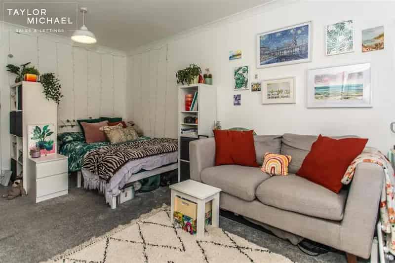 Studio to Rent