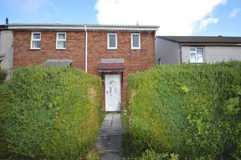 2 Bedroom Semi Detached House To Rent