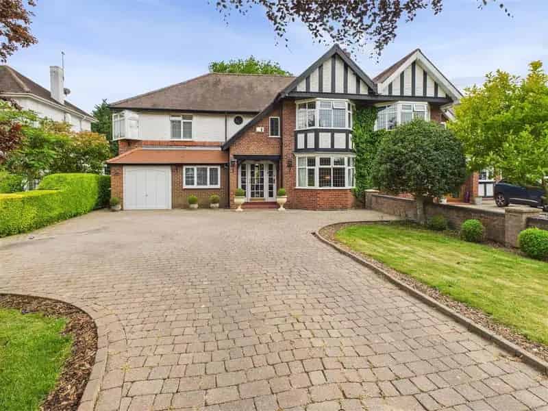 4 bedroom semi-detached house for sale