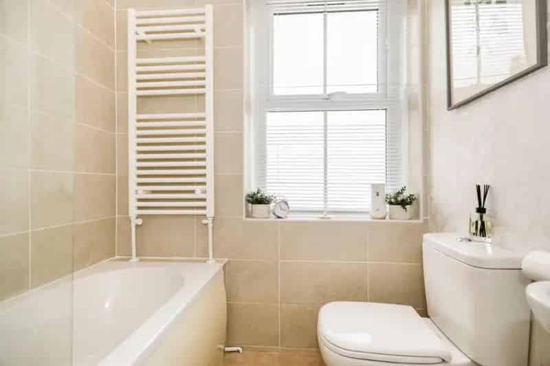 2 Bed House for Sale Near Shops and Parks