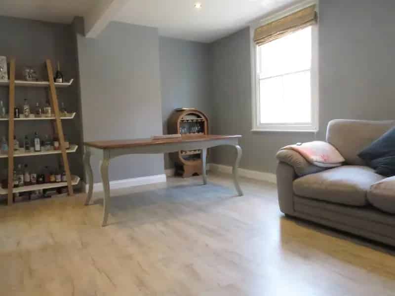 Two Bedroom Maisonette Near City Centre and Temple Meads