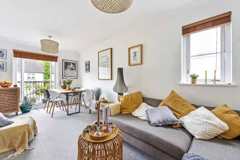 2 Bedroom Flat for Sale in Kings Worthy