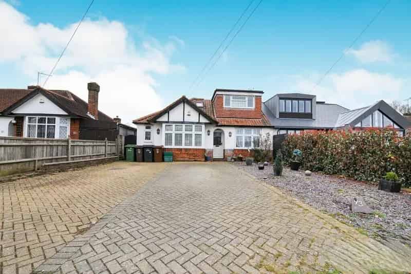 Spacious 4-Bedroom Bungalow in Chiswell Green with Large Garden Potential to Extend