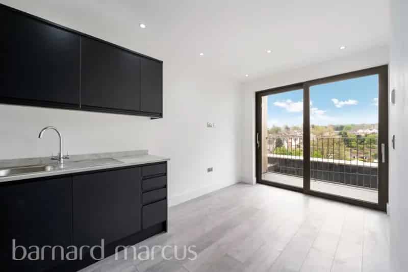 High Spec Apartment Ideal for Young Couples