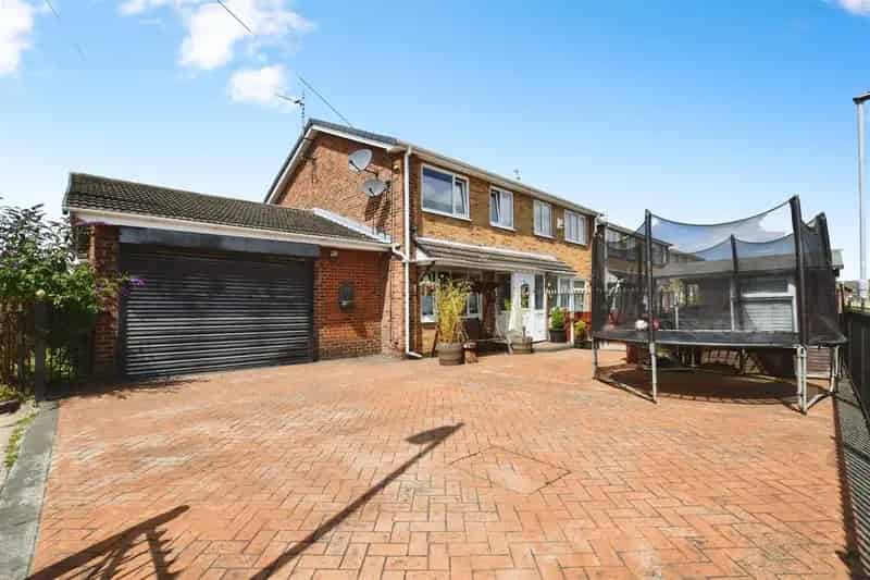 3 Bedroom Semi-Detached House For Sale